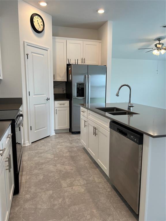 Building Photo - 688 Silver Palm Dr