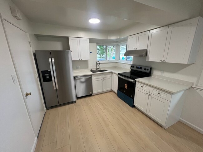 Foto del edificio - 2110-2112 Town &amp; Country Lane