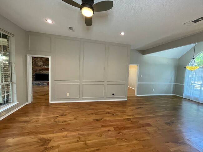 Building Photo - 1818 Haydenbend Cir