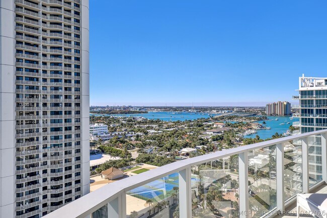 Foto del edificio - 3100 N Ocean Dr