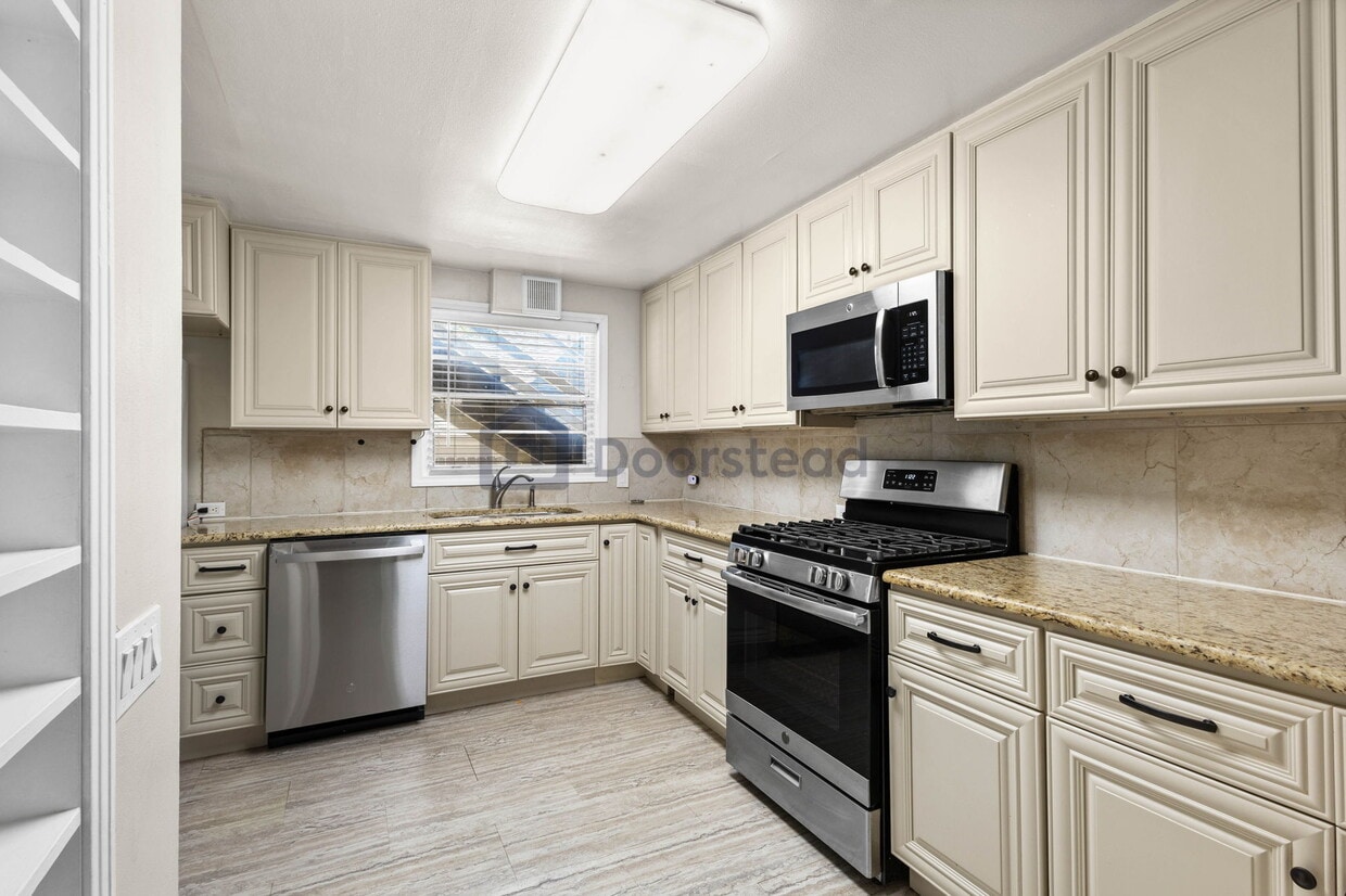 Primary Photo - 701 Monticello Dr