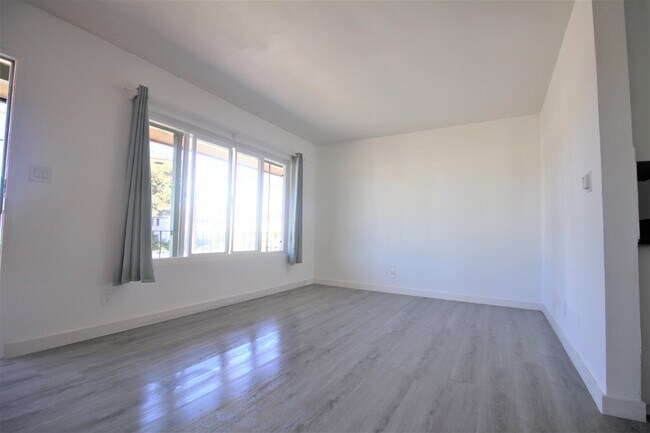 Building Photo - 7346 Woodman Ave