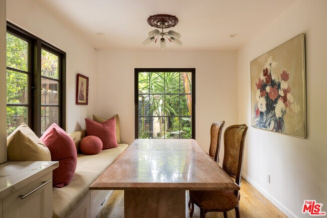 Foto del edificio - 1745 N Vista St