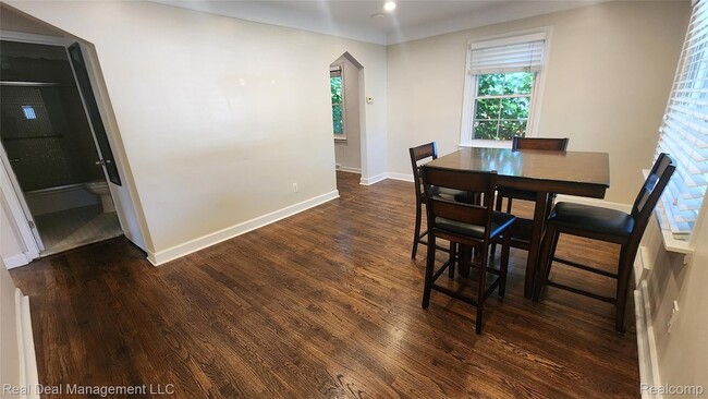 Building Photo - 30066 Brentwood St