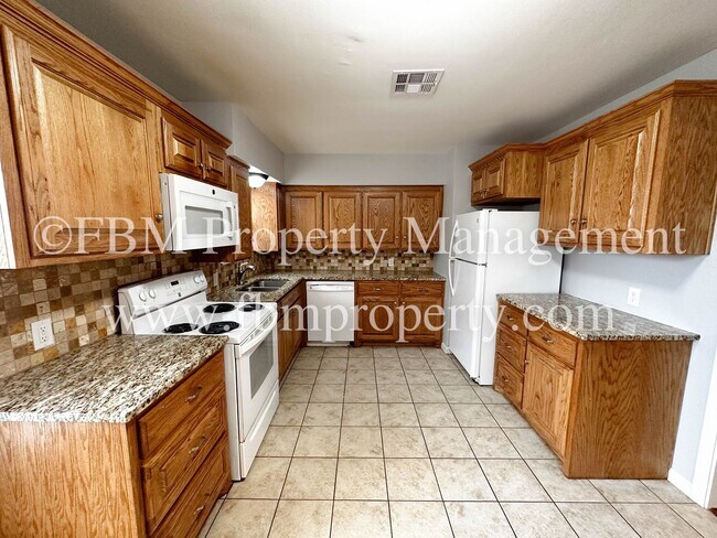 Building Photo - 111 Oaklawn Dr