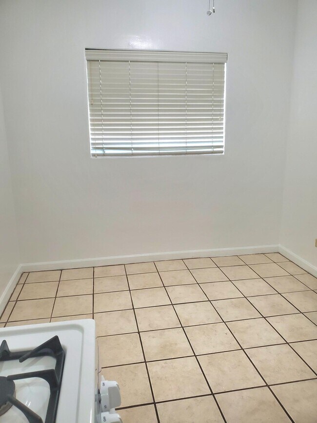 Foto del edificio - 4732 E 1st St
