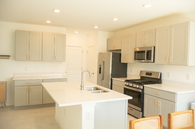 Foto del edificio - 6305 Milestone Lp