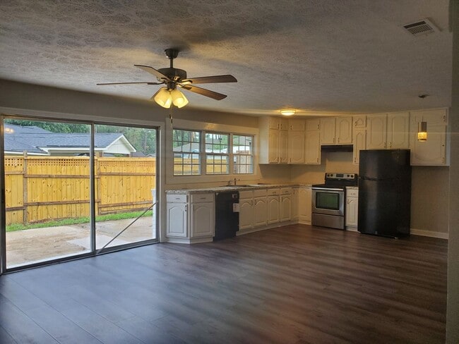 Foto del edificio - Spacious 4 bedroom in Berkshire West!
