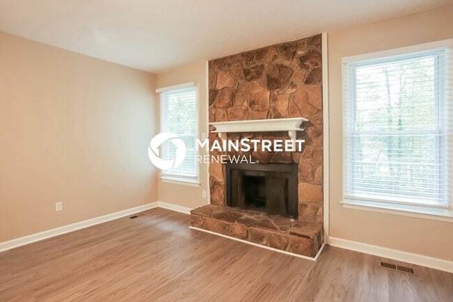 Building Photo - 3 Bedroom Pet-Friendly Home in Riverdale, GA with Main Street Renewal
