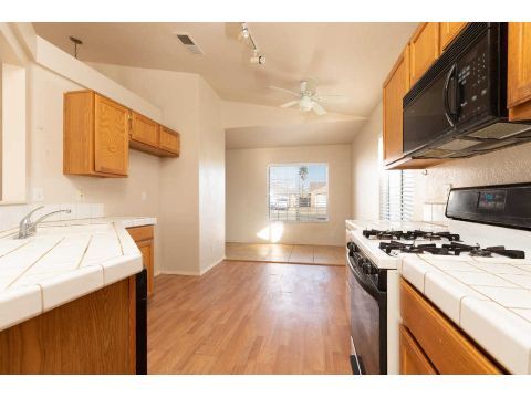 Foto del edificio - 3734 Hickory Ct