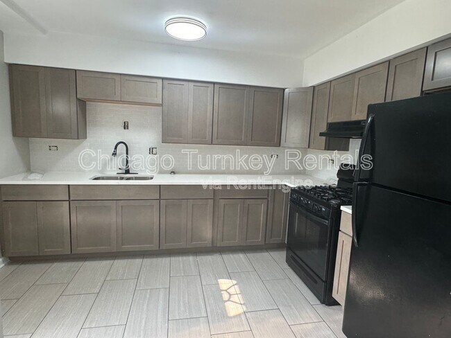Foto del edificio - 15444 Albany Ave