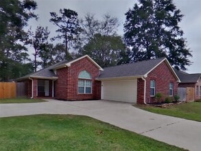 Building Photo - 729 Forest Ln Dr