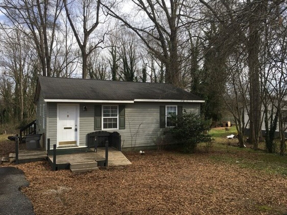 Primary Photo - Quaint 2 Bedroom Home available in Gastonia!