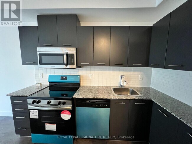 Photo du bâtiment - 360 Square One Dr