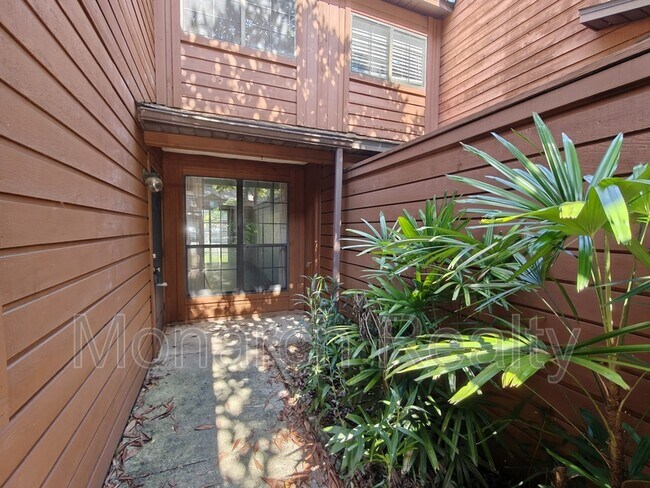 Foto del edificio - 830 SW 56th Terrace