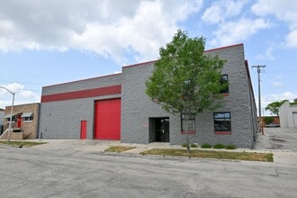 Building Photo - 2121 S 55th St