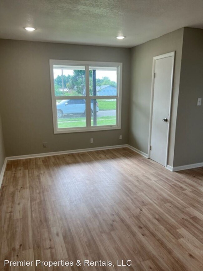 Building Photo - 3 br, 1 bath House - 228 Melrose