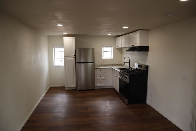 Building Photo - Fully Renovated, Cozy, and In Town!!!