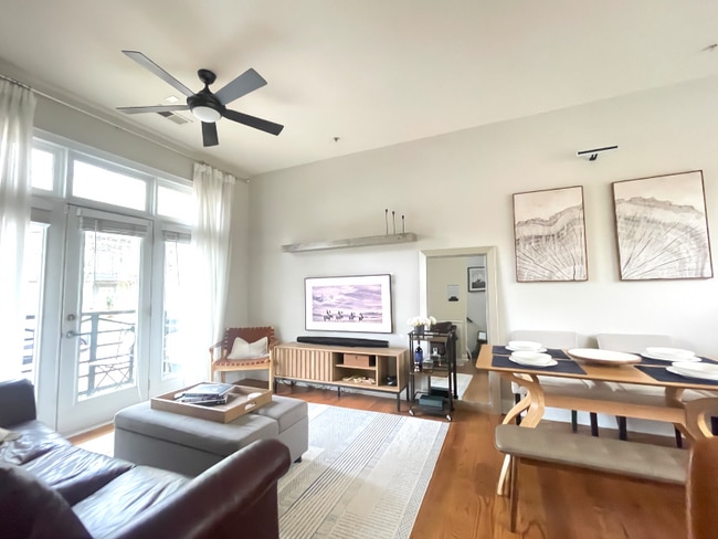 Building Photo - 914 Garden District Dr