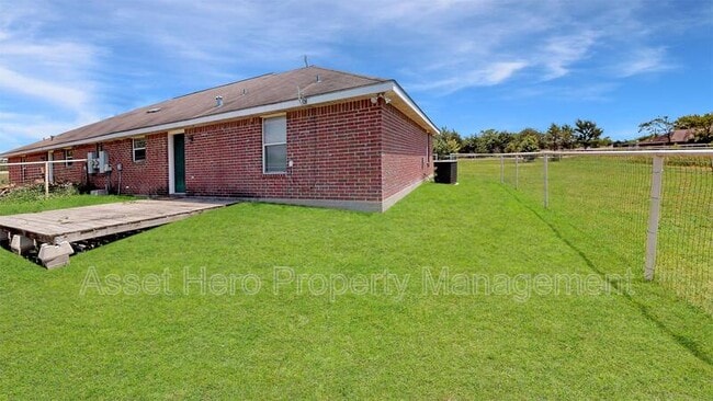 Building Photo - 9904 Risky's Ranch Dr