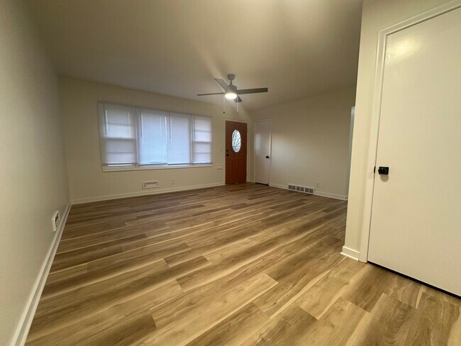 Sala de estar - 5317 N 45th St