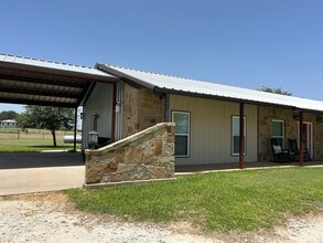 Building Photo - 735 Twin Bends Rd