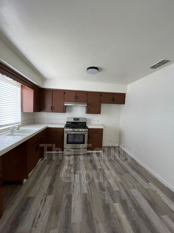 415 N West St Unit D, Visalia, CA 93291 Condo for Rent in Visalia