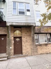 Building Photo - 551 Mercer St