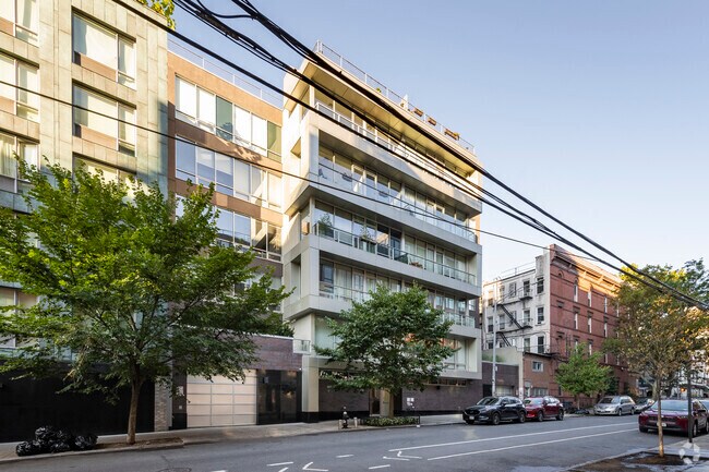 Building Photo - Lucent Condo
