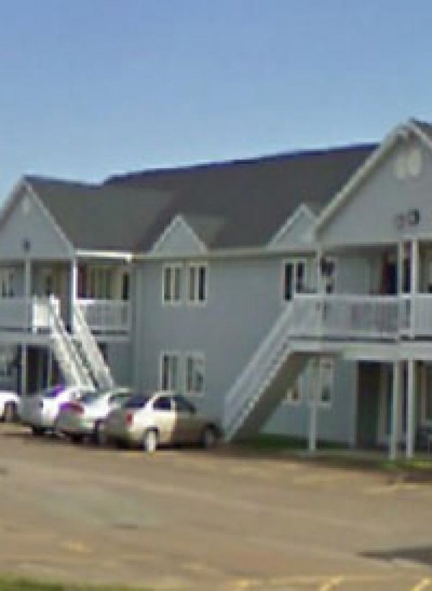 Primary Photo - 483-686 Elmwood Dr