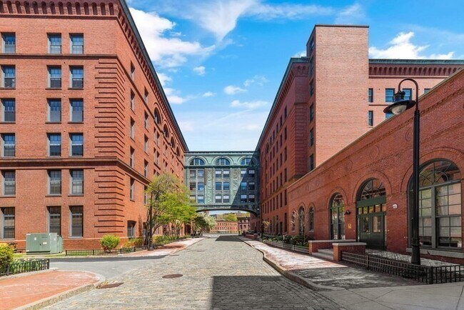 Foto del edificio - 1241-1255 Adams St