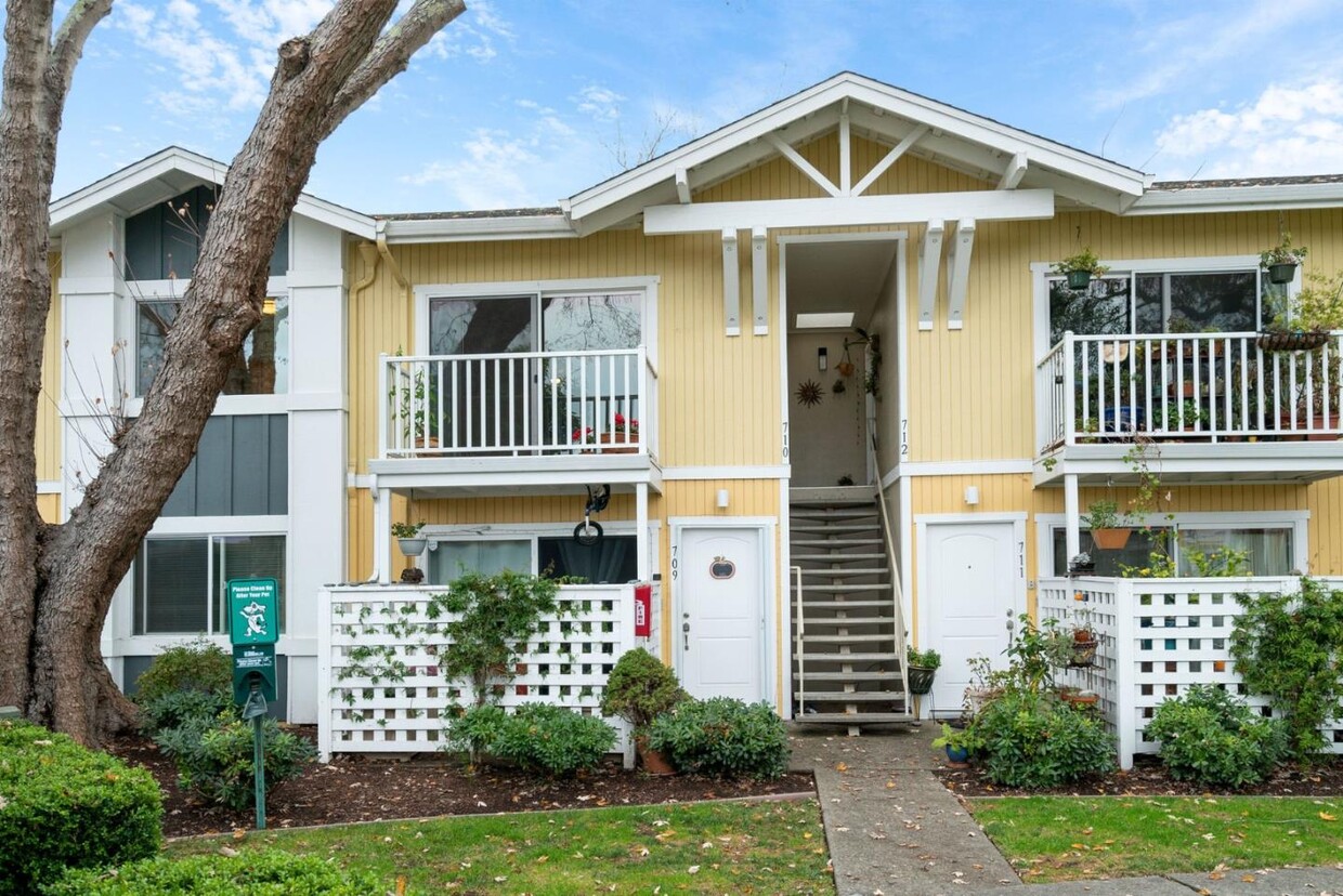 Primary Photo - 755 14th Ave