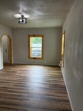 Building Photo - 406 S Fredonia St