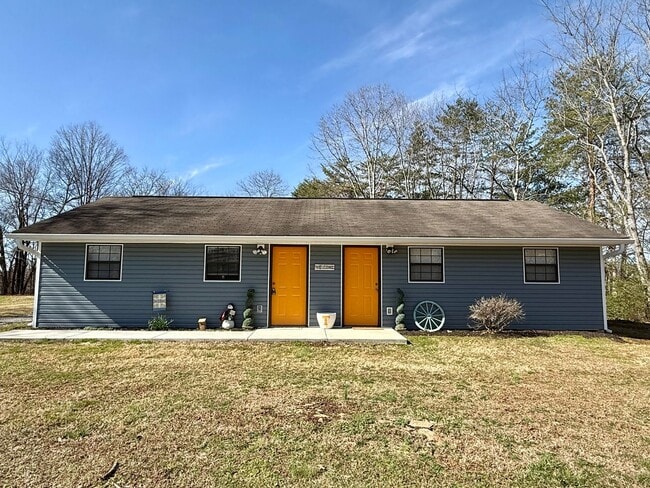 Building Photo - Maryville 37803 - Available September 1st! Charming 1-bedroom, 1-bath Duplex for rent in Blount C...