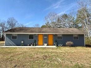 Building Photo - 802 Old McGinley Dr