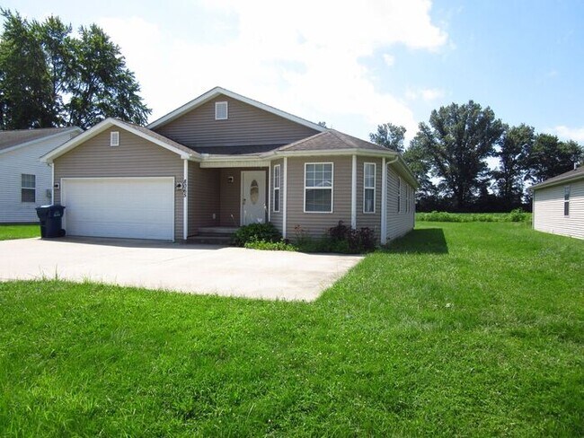 Foto del edificio - 4 Bedroom Home on East Side-Pets Welcome