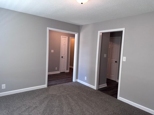 Foto del edificio - 130 Shady Maple Dr
