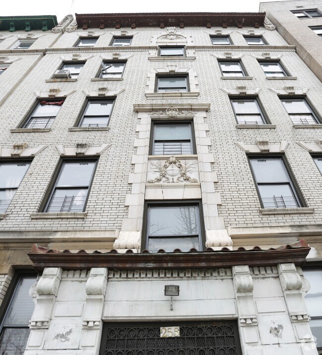 Foto del edificio - 255 E Kingsbridge