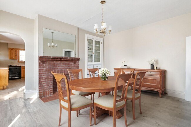 Foto del edificio - Bloomfield SFH 3 bedroom 1 BR With Off Street Parking/Fenced Yard
