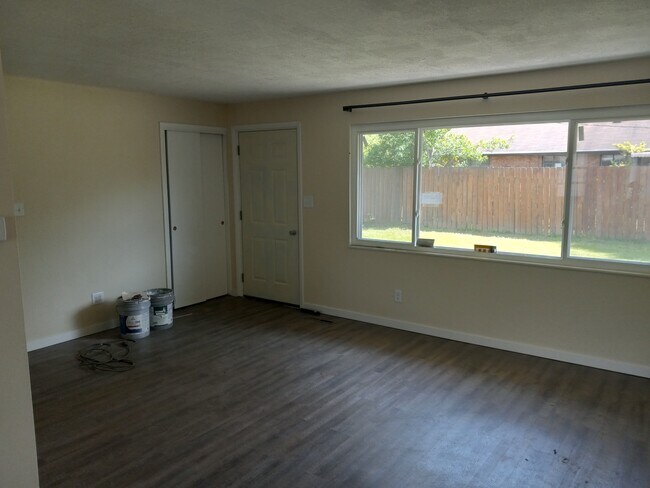 Foto del edificio - 3856 Longridge Dr