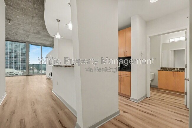 Foto del edificio - 210 N Church St