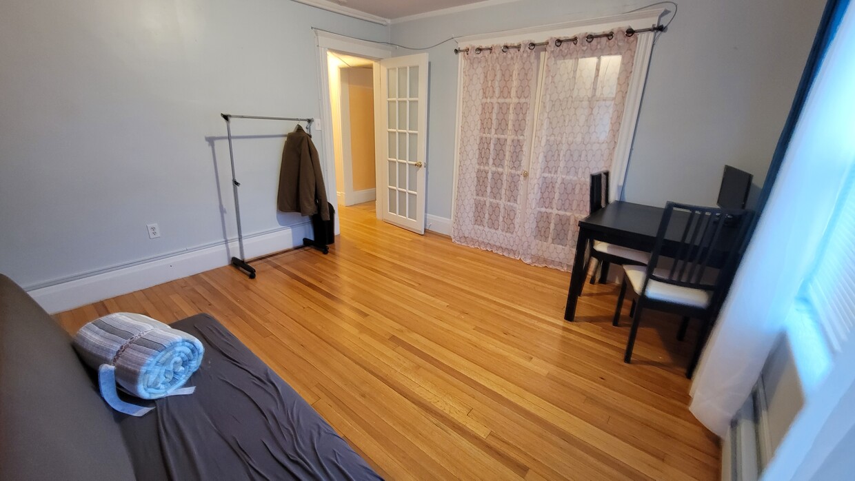 Bedroom - for rent - 42 W Baltimore St