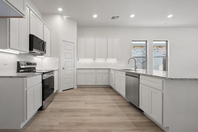 Foto del edificio - Brand New Construction in Viridian with a FIREPLACE!