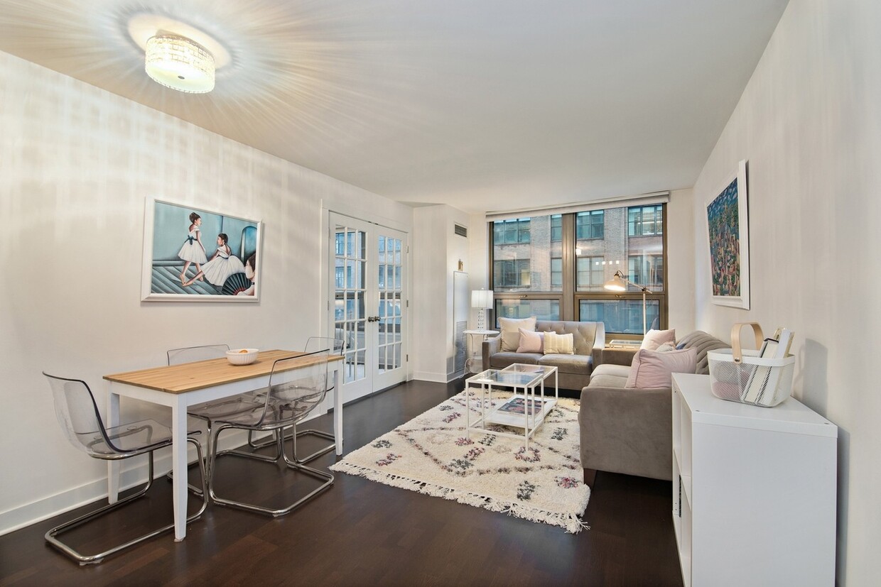 Photo - 440 N Wabash Ave (Chicago, IL)