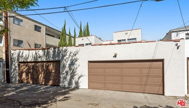 Foto del edificio - 1335 S Roxbury Dr