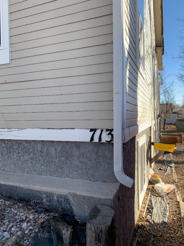 Building Photo - 713 E Moreno Ave