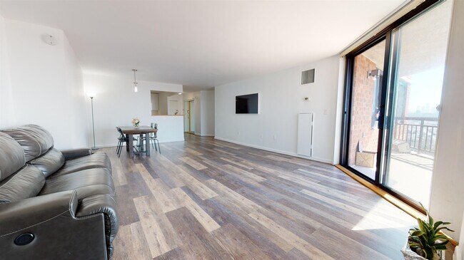 Foto del edificio - 1202 Harmon Cove Tower