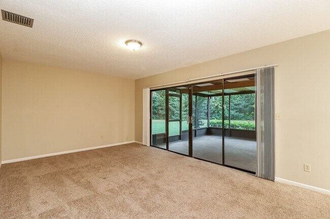 Foto del edificio - 15801 Knollview Dr