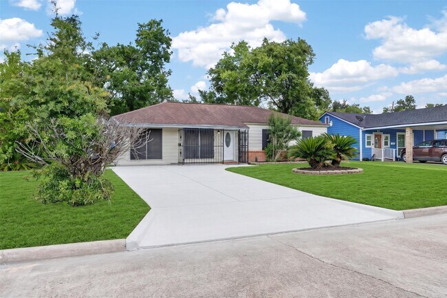Building Photo - 9211 Clearway Dr