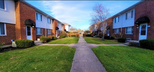 Building Photo - Cozy 2 bed 1 bath  townhouse with attached...